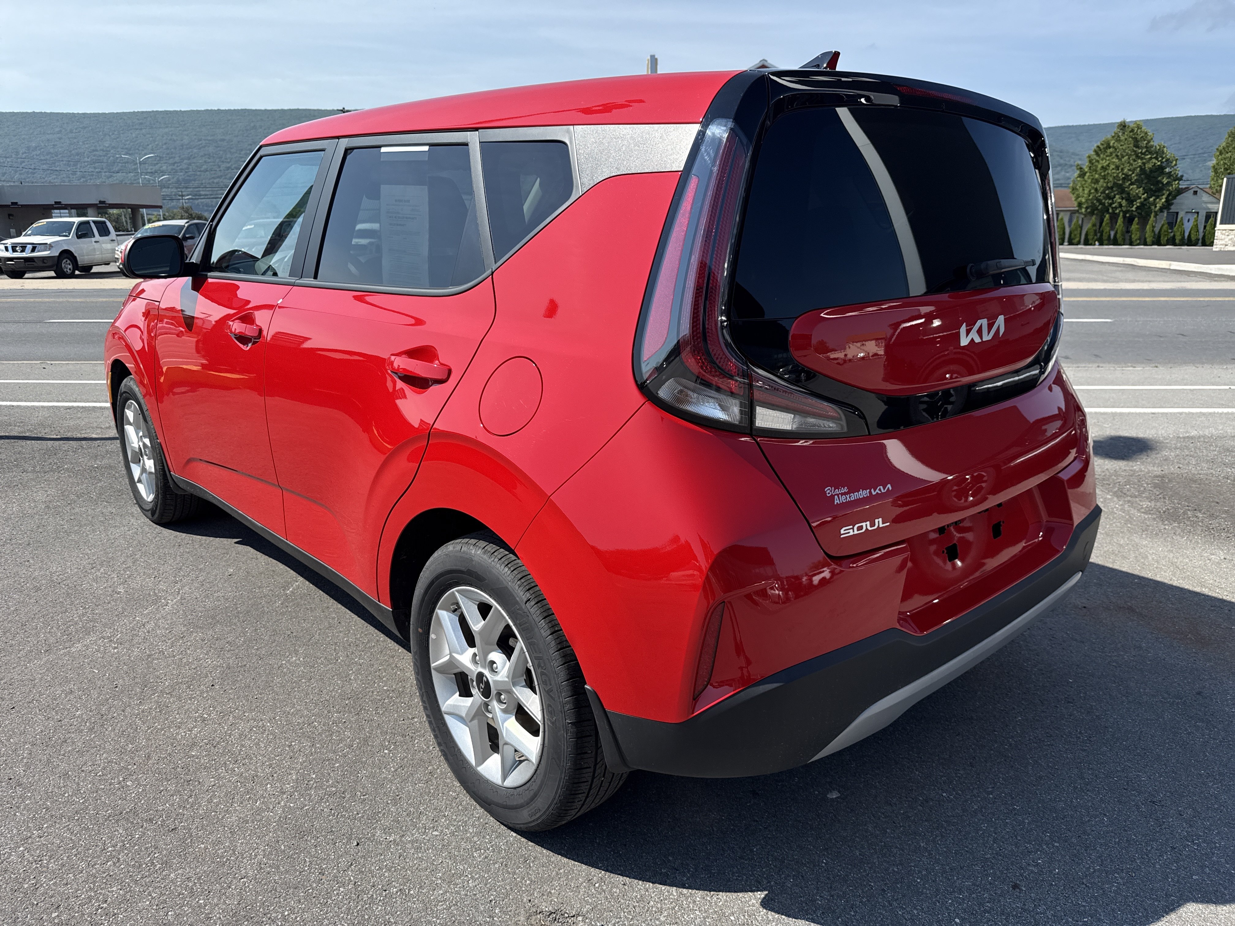 Certified 2025 Kia Soul LX w/ LX Technology Package FWD image 6