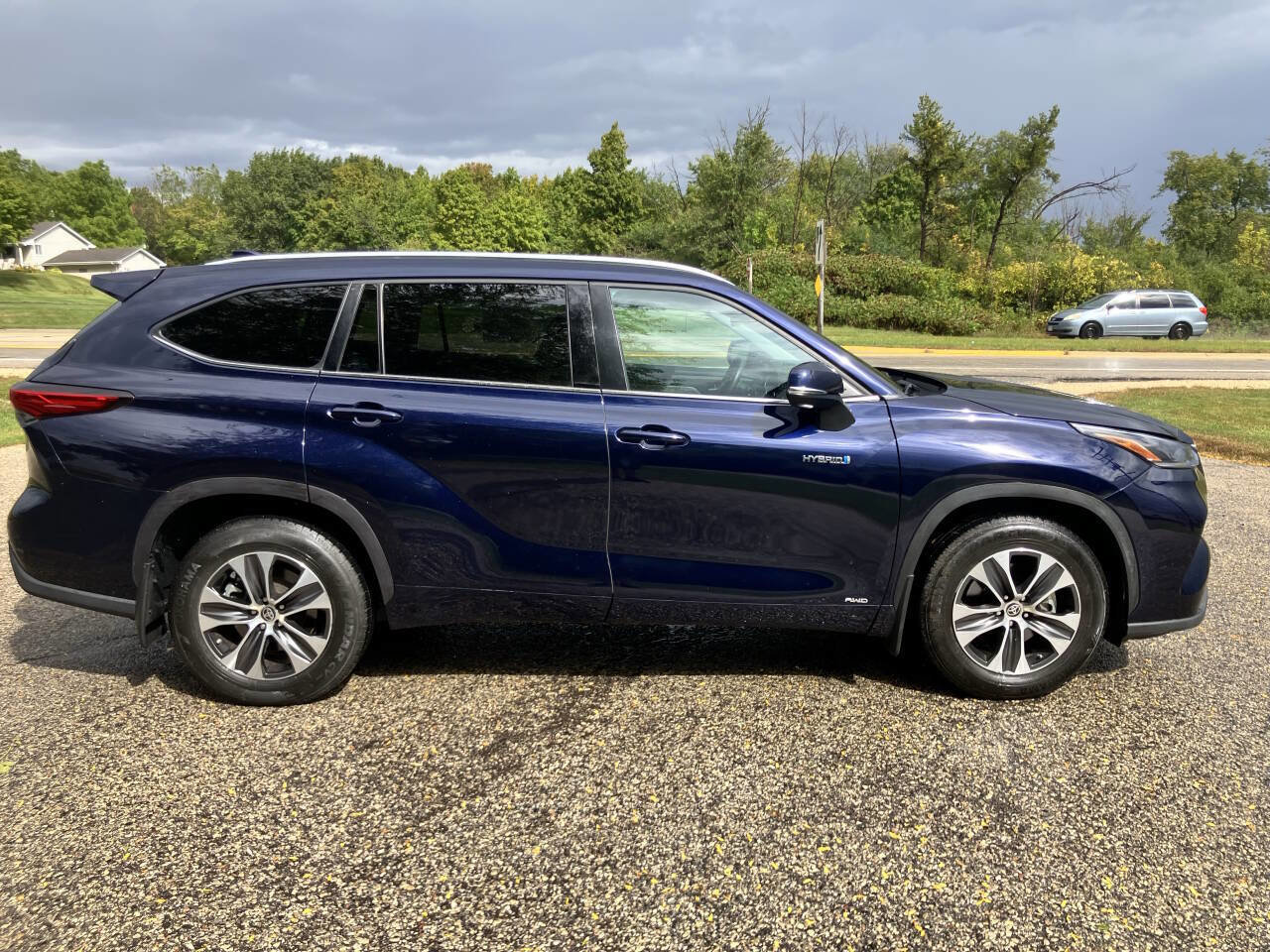 Used 2021 Toyota Highlander XLE image 6