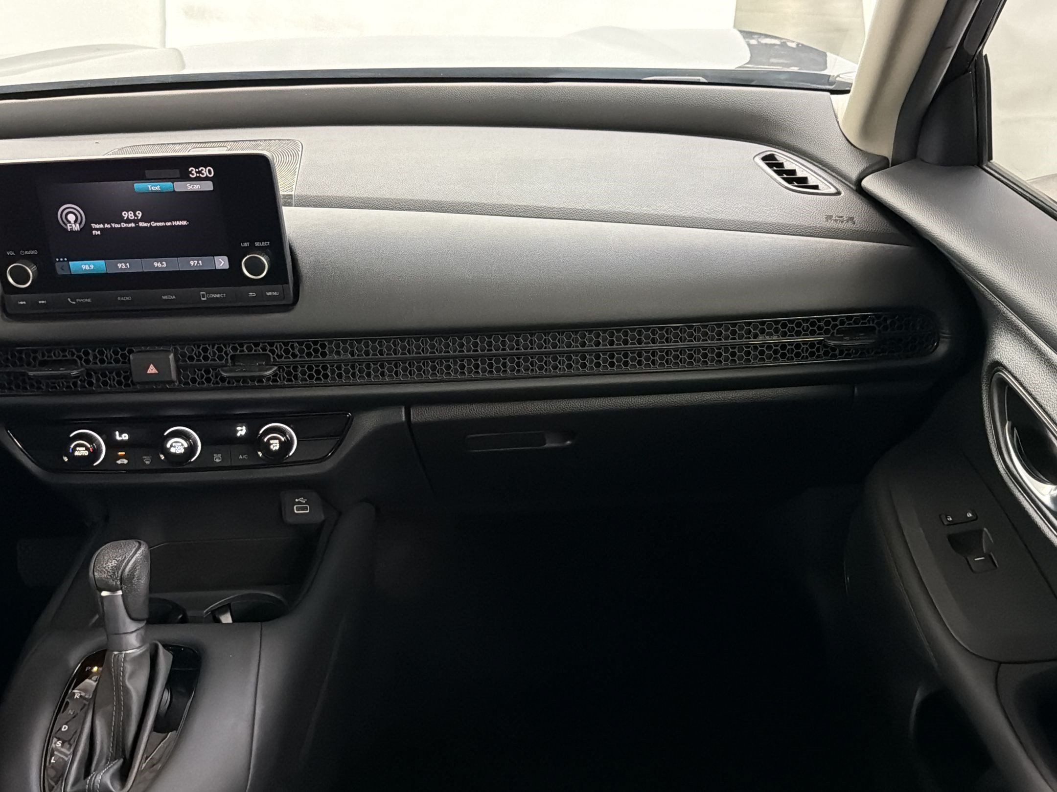 Certified 2024 Honda HR-V LX image 27