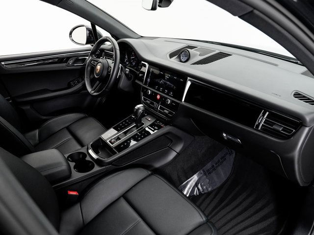 Certified 2025 Porsche Macan image 22