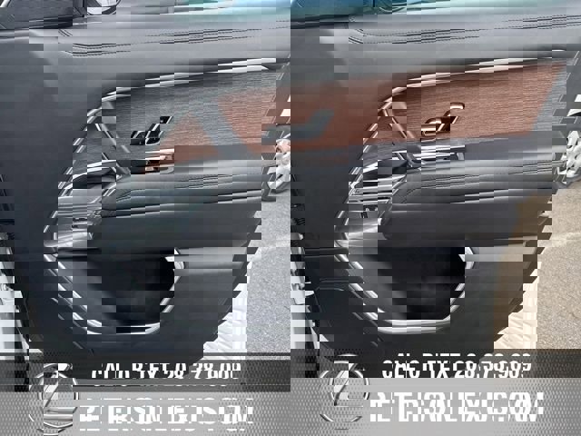 Used 2023 Land Rover Range Rover Long Wheelbase SE image 12