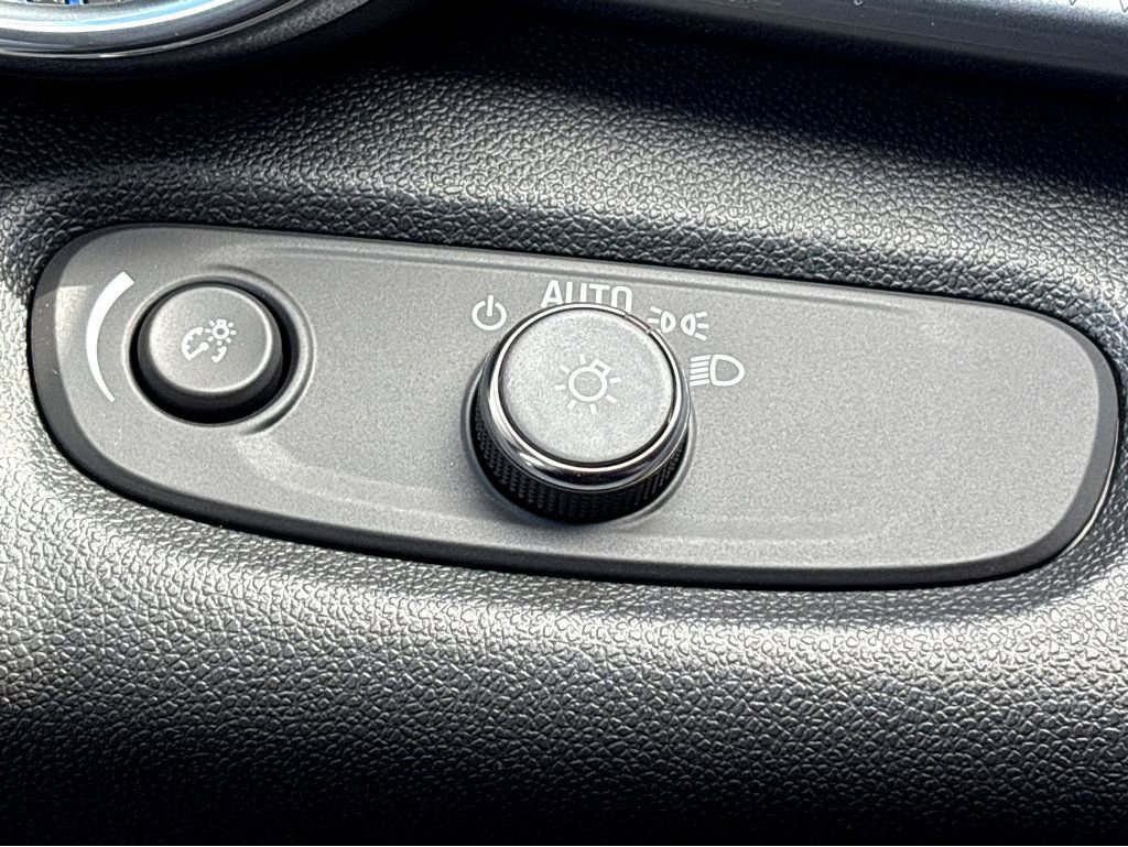 New 2026 Chevrolet Trax LT FWD image 12