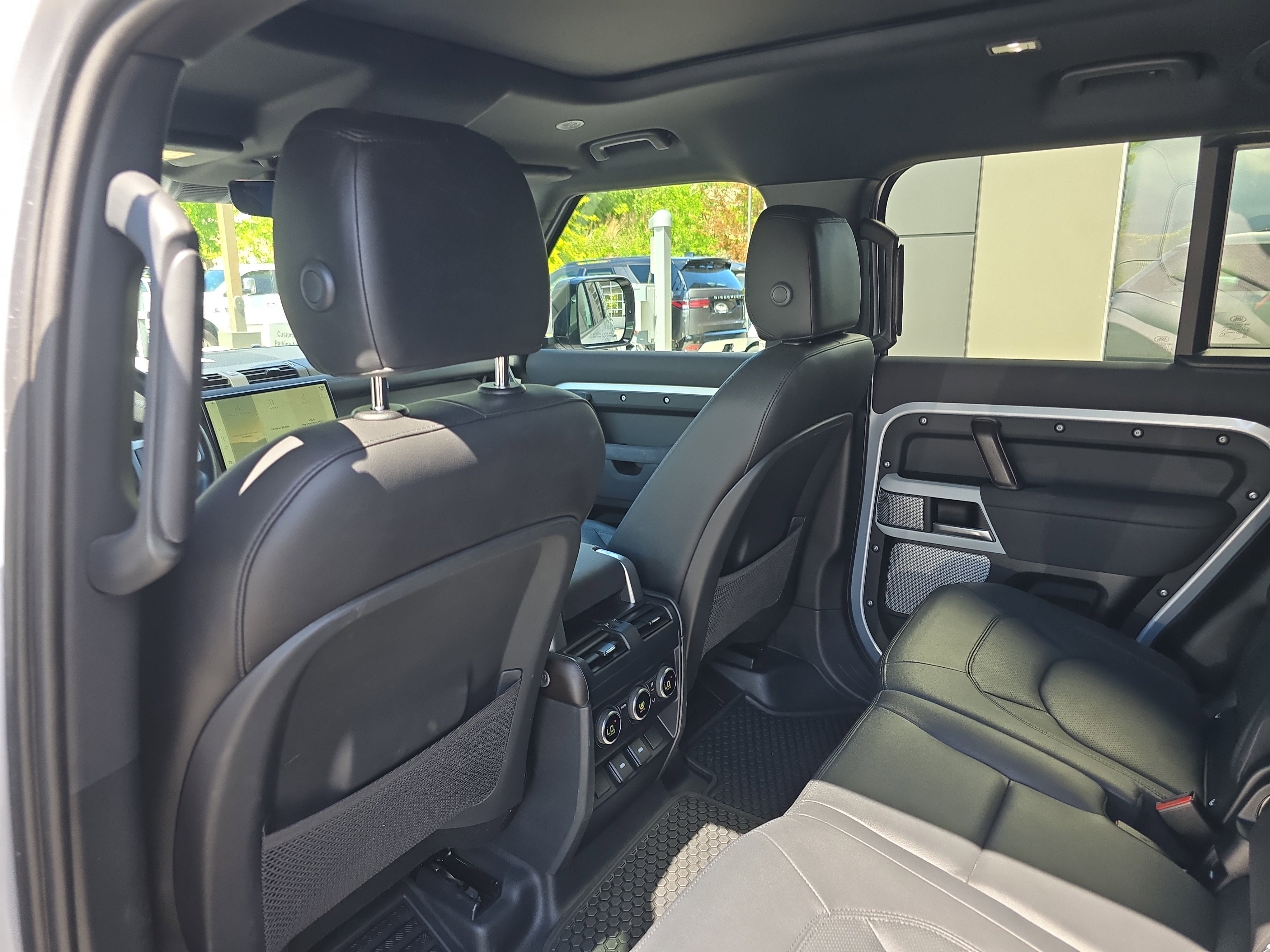 Certified 2023 Land Rover Defender 130 SE AWD/4WD image 16