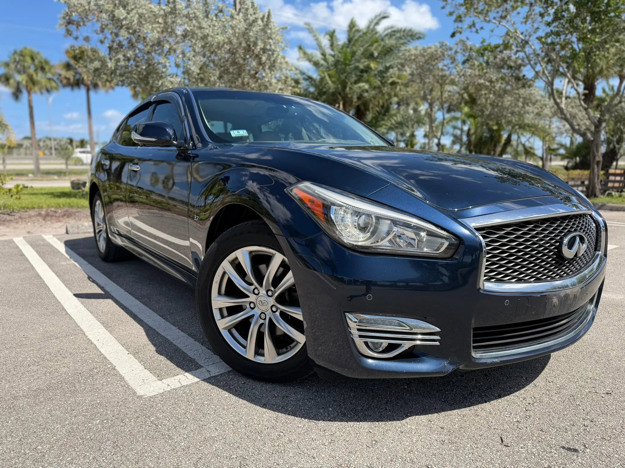 Used 2015 INFINITI Q70 3.7 AWD/4WD image 1