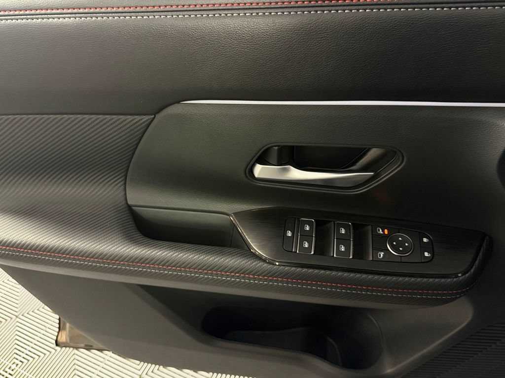 Used 2026 Nissan Kicks SR w/ Cold Weather Package FWD image 23