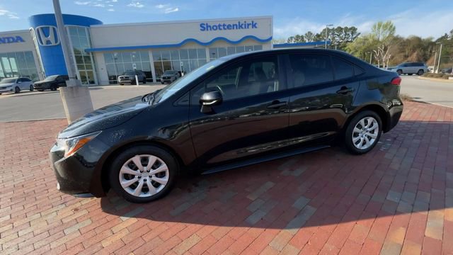 Used 2022 Toyota Corolla LE image 6