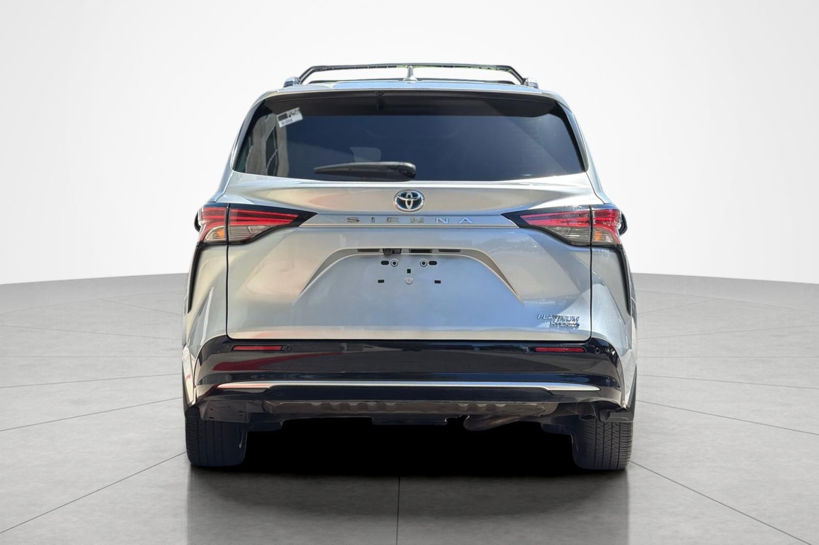 Used 2023 Toyota Sienna Platinum FWD image 4