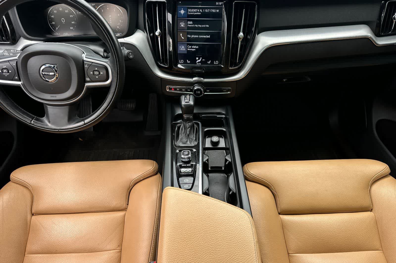 Used 2019 Volvo XC60 T6 Momentum w/ Multimedia Package AWD/4WD image 4
