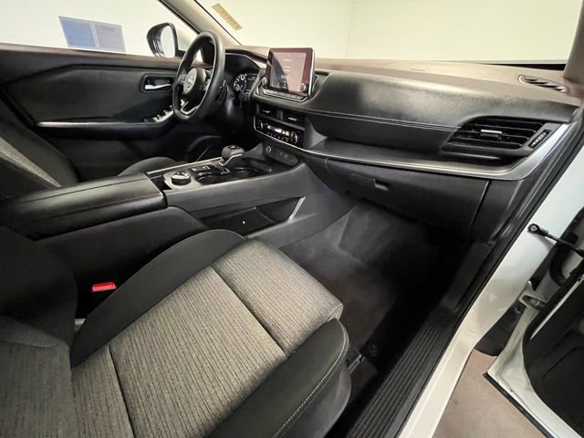 Used 2023 Nissan Rogue SV image 10