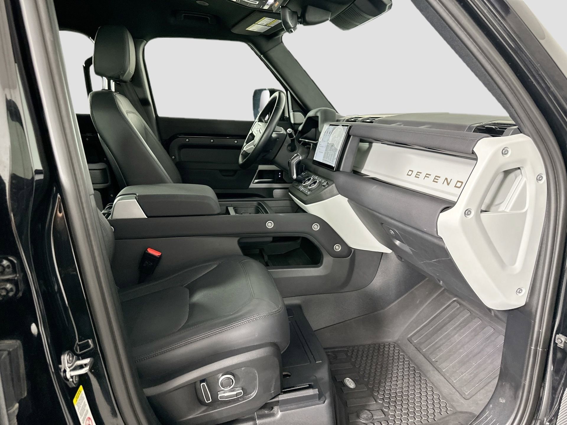 Certified 2023 Land Rover Defender 130 SE image 27
