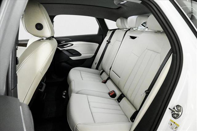 New 2025 Audi A6 e-tron Premium Plus image 12