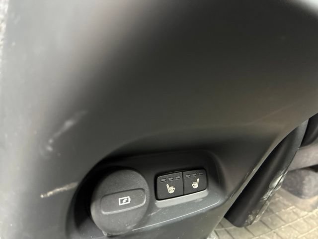 Used 2023 Volvo XC40 B5 Plus w/ Protection Package Premier AWD/4WD image 17