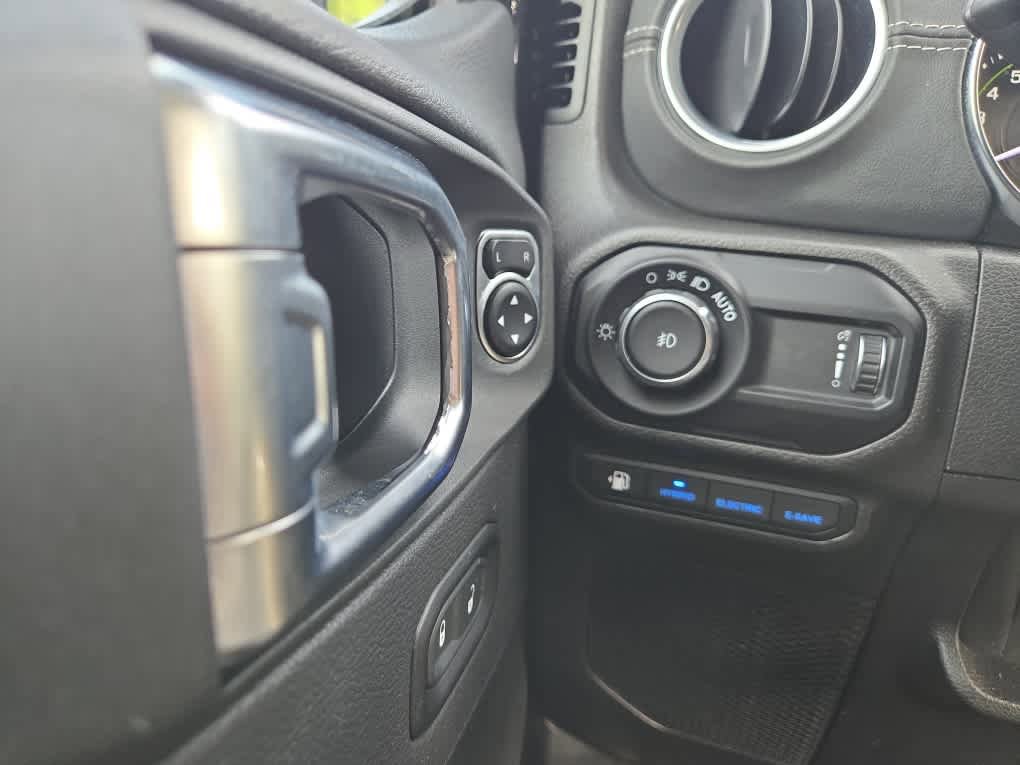 Used 2023 Jeep Wrangler Unlimited Sahara w/ Cold Weather Group AWD/4WD image 21