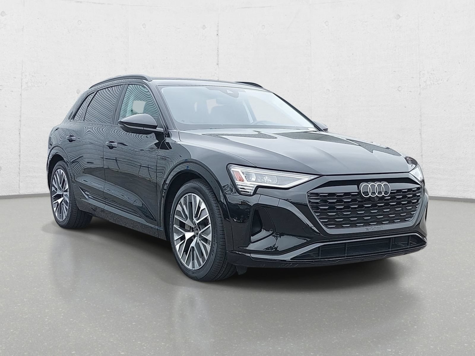 Used 2024 Audi Q8 e-tron Premium Plus w/ Premium Plus Package AWD/4WD image 3