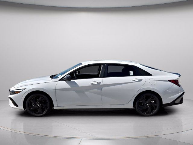New 2026 Hyundai Elantra SEL Sport FWD image 2