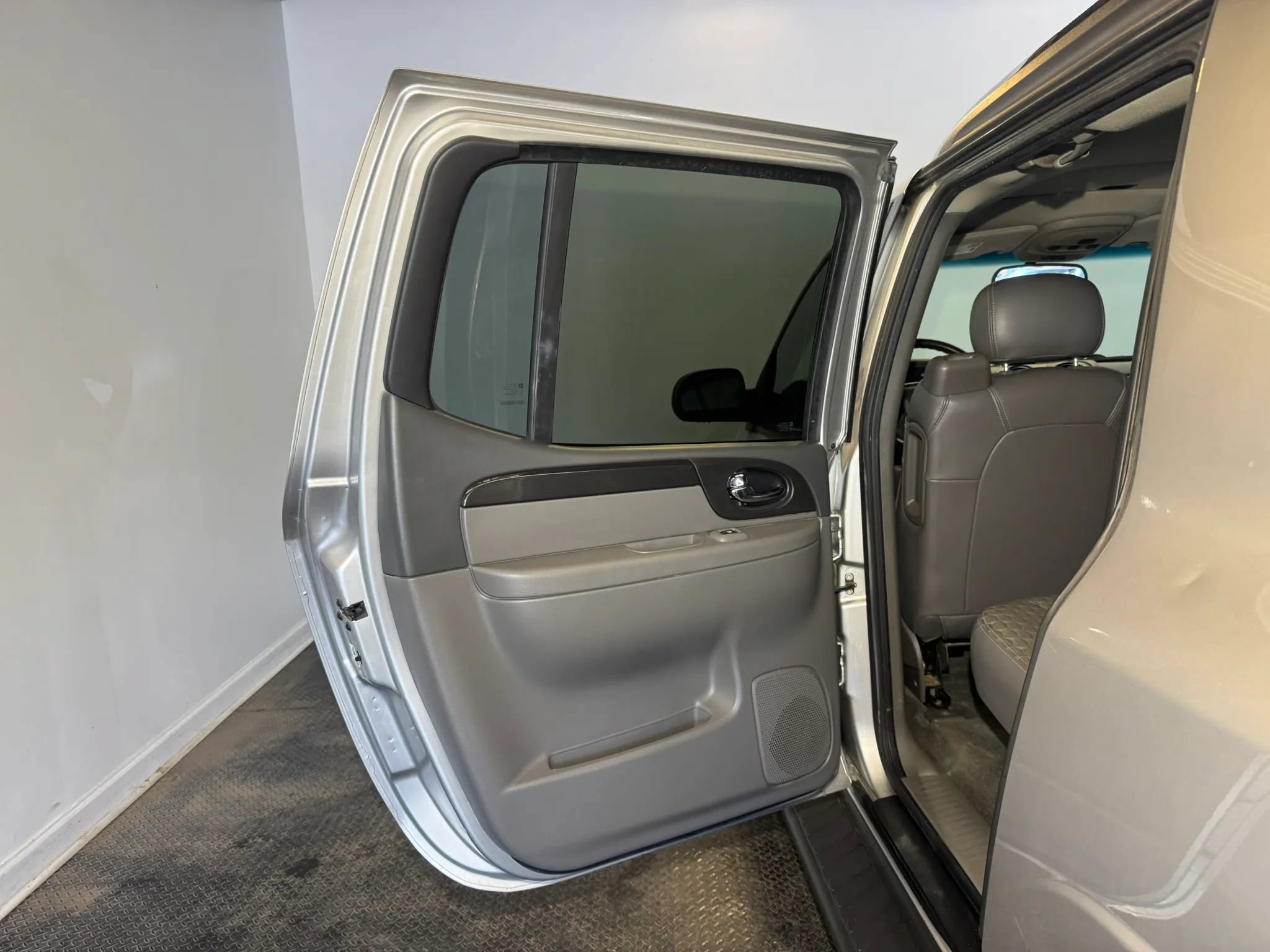 Used 2004 GMC Envoy XUV SLE w/ 1SB Preferred Equipment Group AWD/4WD image 24