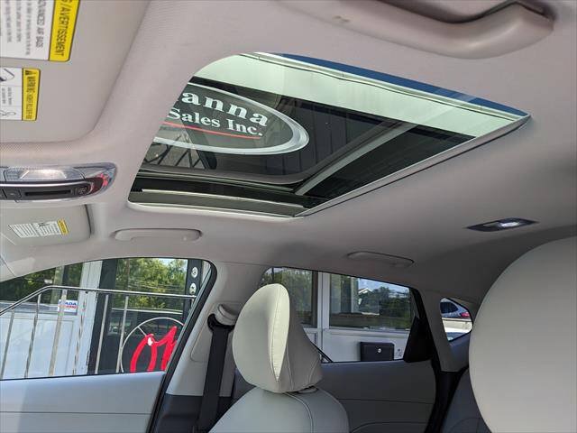 Used 2024 Hyundai Kona Limited FWD image 11