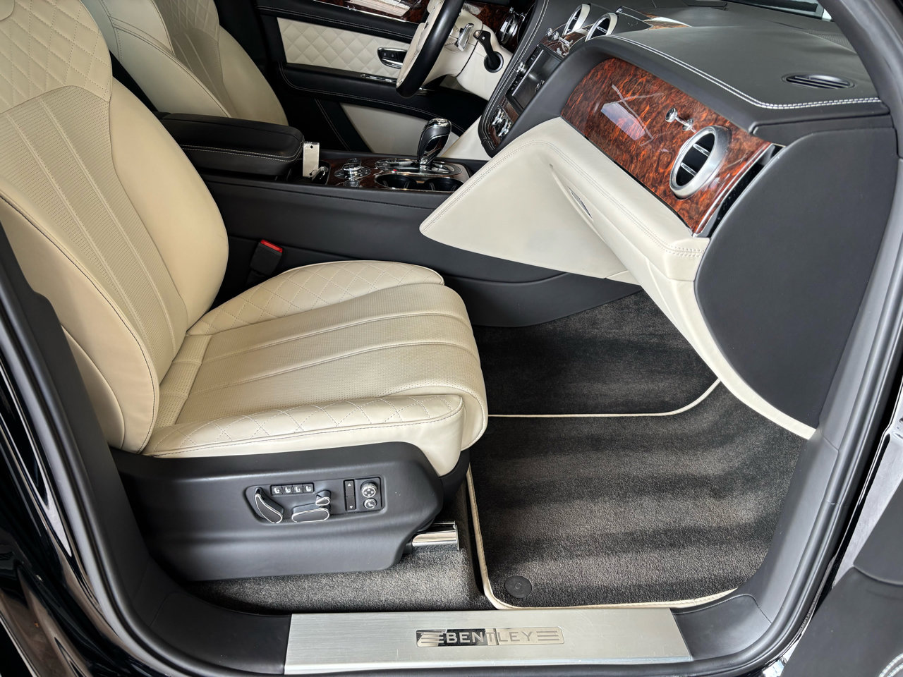 Used 2018 Bentley Bentayga Mulliner image 20