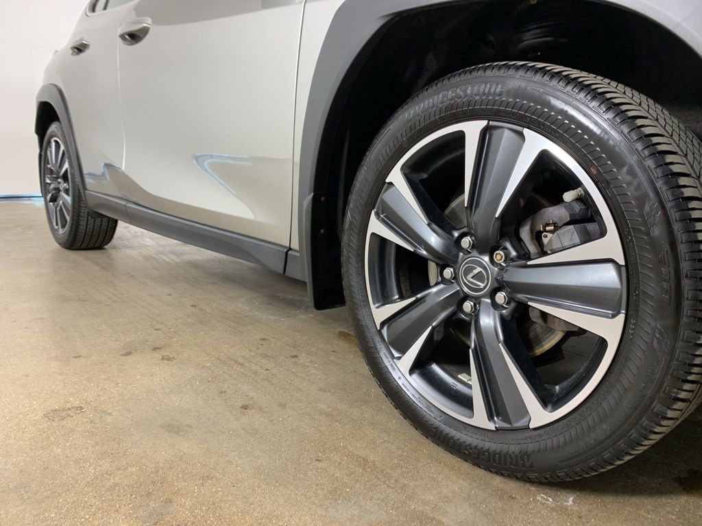 Used 2022 Lexus UX 200 w/ Accessory Package (Z1) image 6