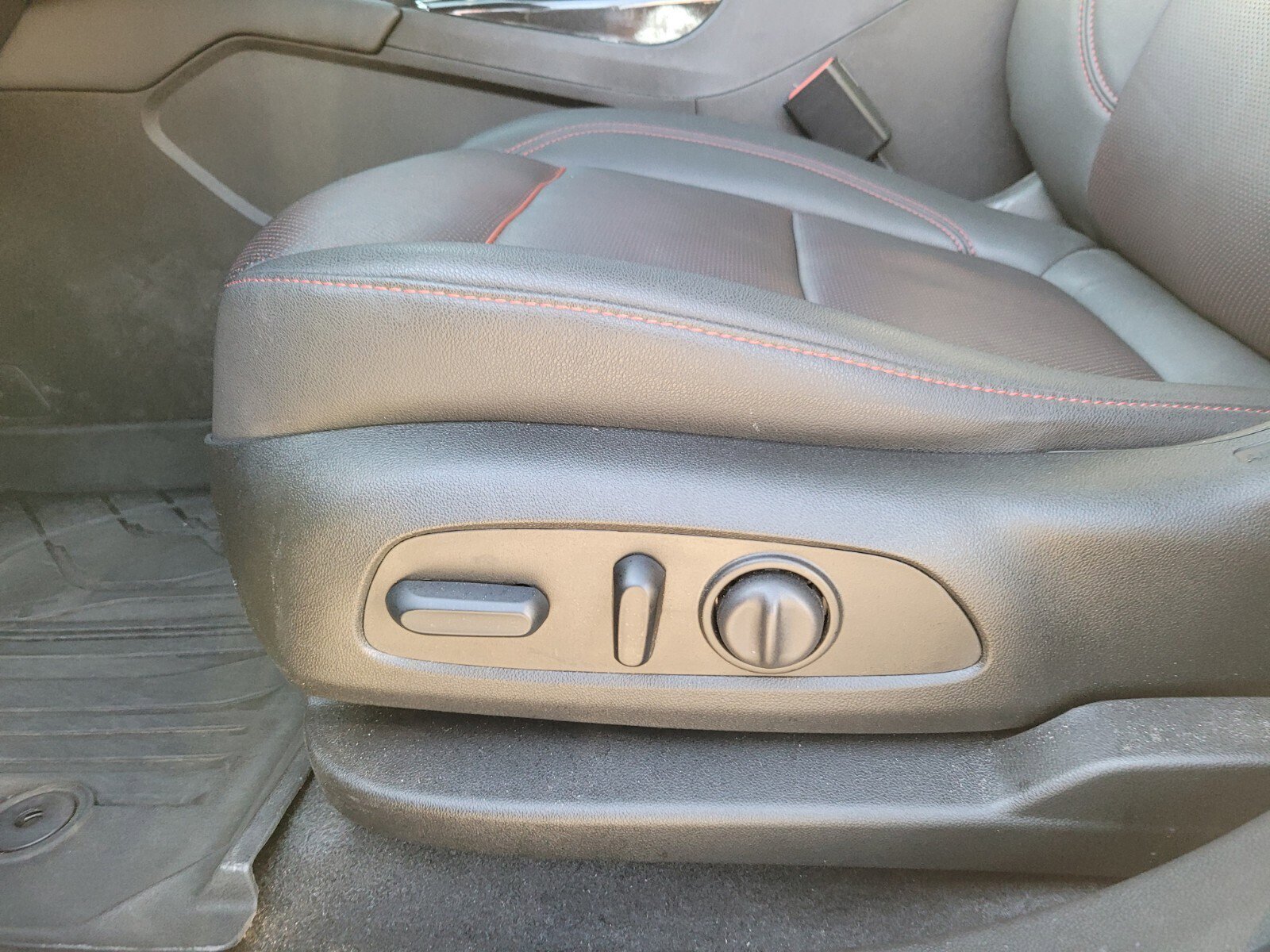 Certified 2023 Chevrolet Blazer RS w/ Driver Confidence II Package image 34