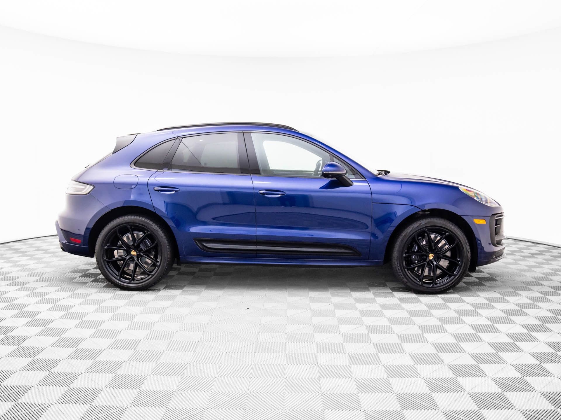 Certified 2025 Porsche Macan GTS image 7