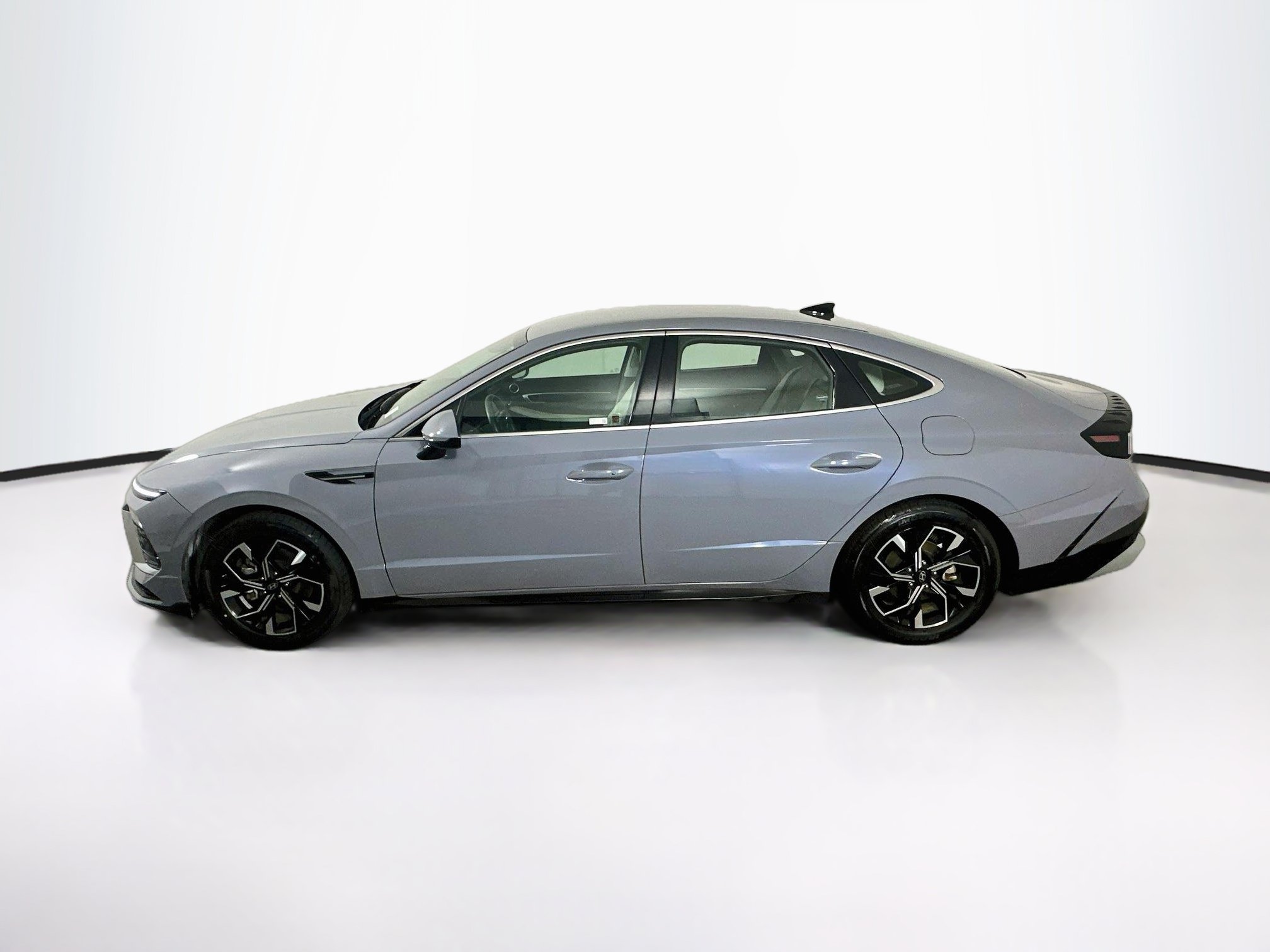 Used 2025 Hyundai Sonata SEL FWD image 4