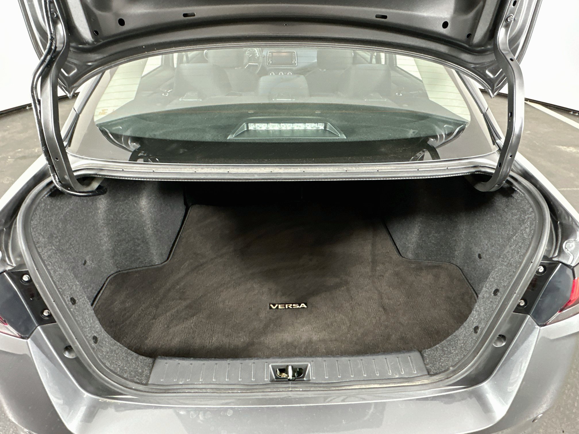 Used 2025 Nissan Versa SV FWD image 26