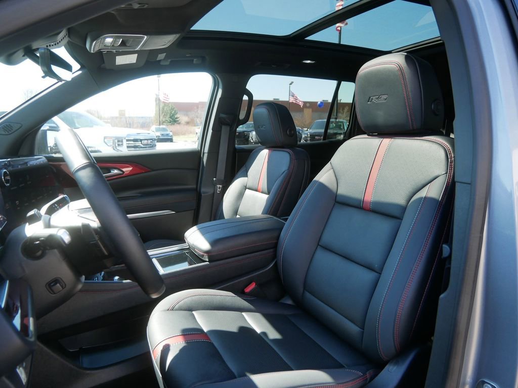 Used 2025 Chevrolet Traverse RS w/ LPO, Floor Liner Package AWD/4WD image 11