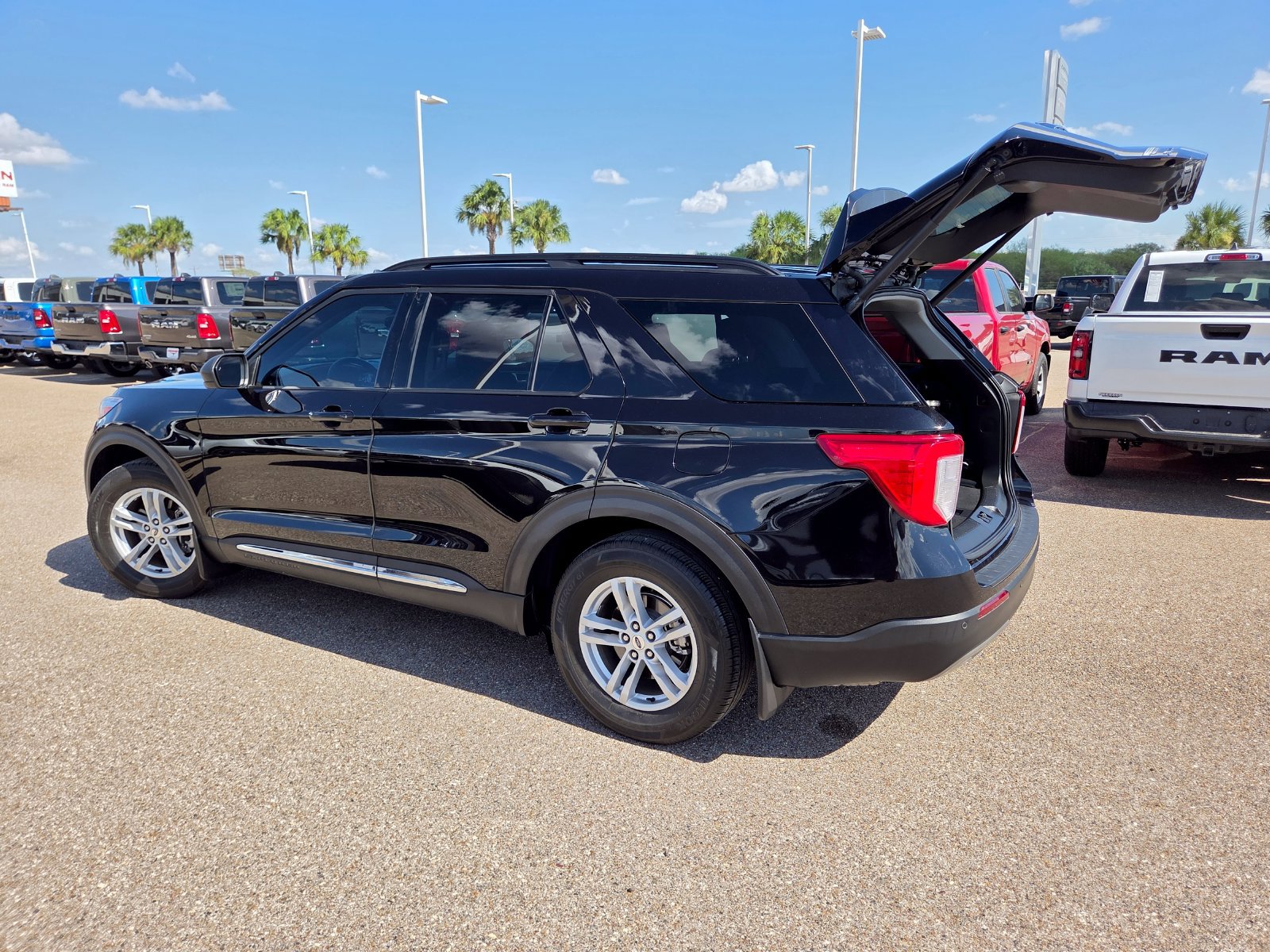 Used 2023 Ford Explorer XLT w/ Equipment Group 202A RWD image 24