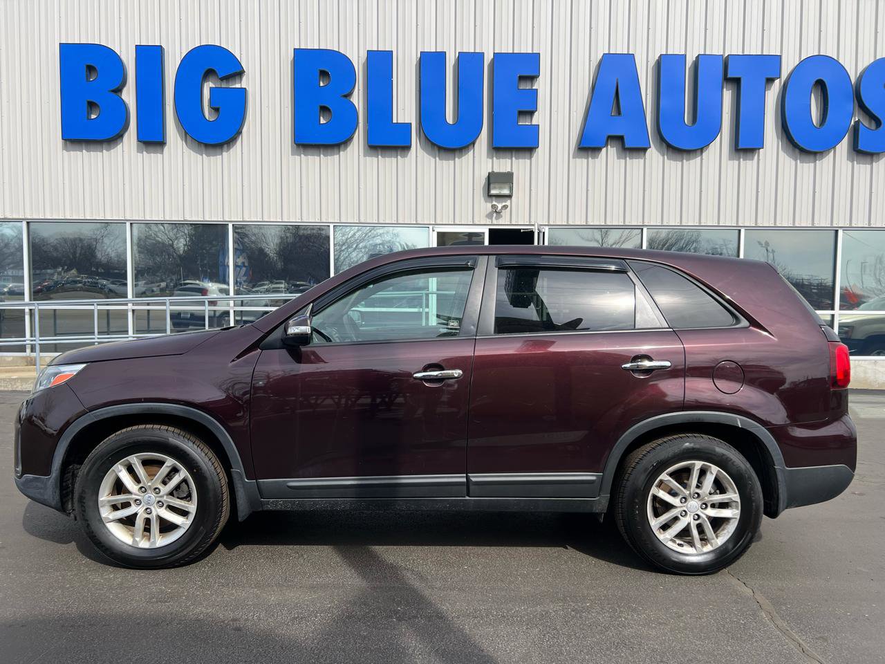 Used 2015 Kia Sorento LX image 2