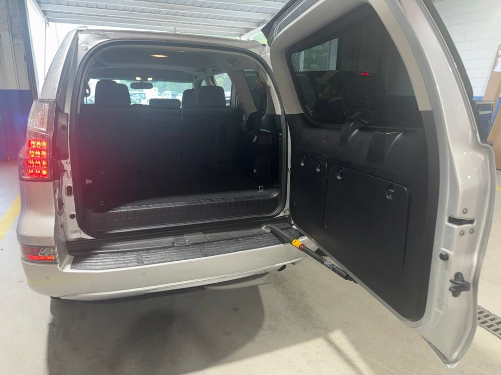 Used 2019 Lexus GX 460 w/ Navigation Package AWD/4WD image 14