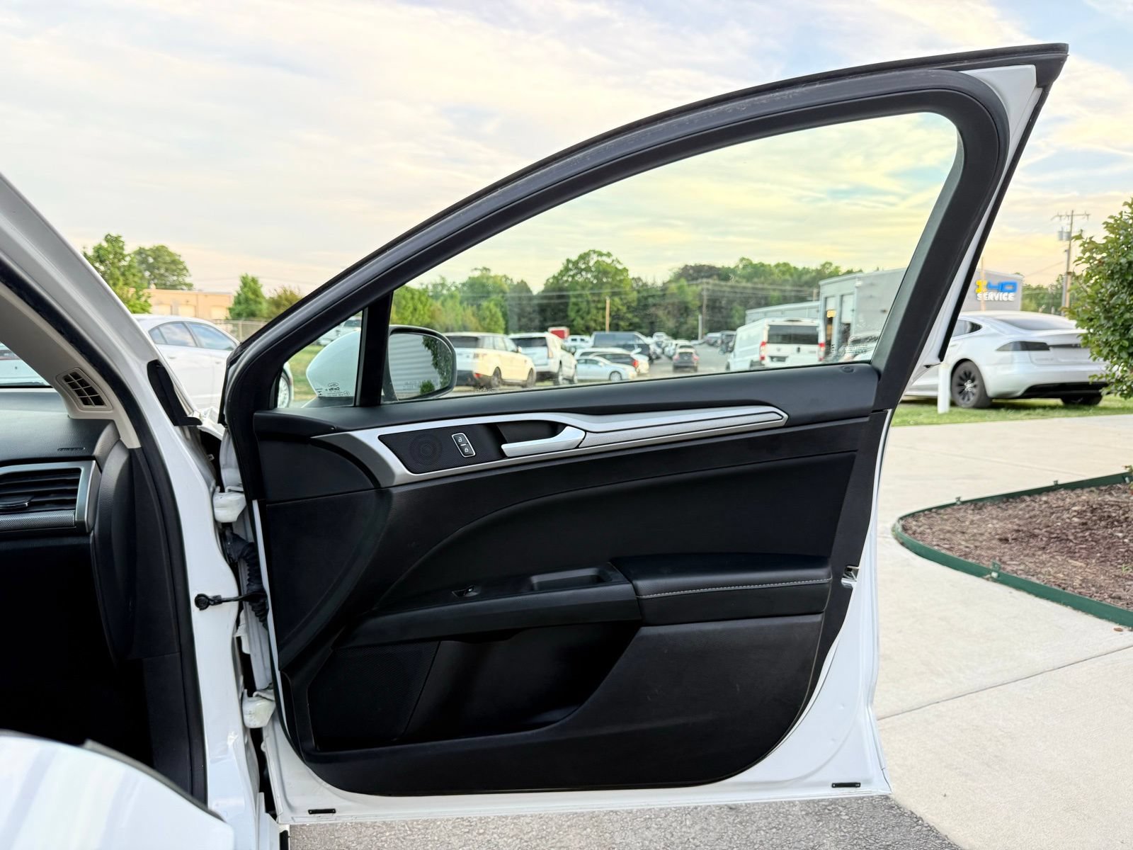 Used 2019 Ford Fusion SE FWD image 19