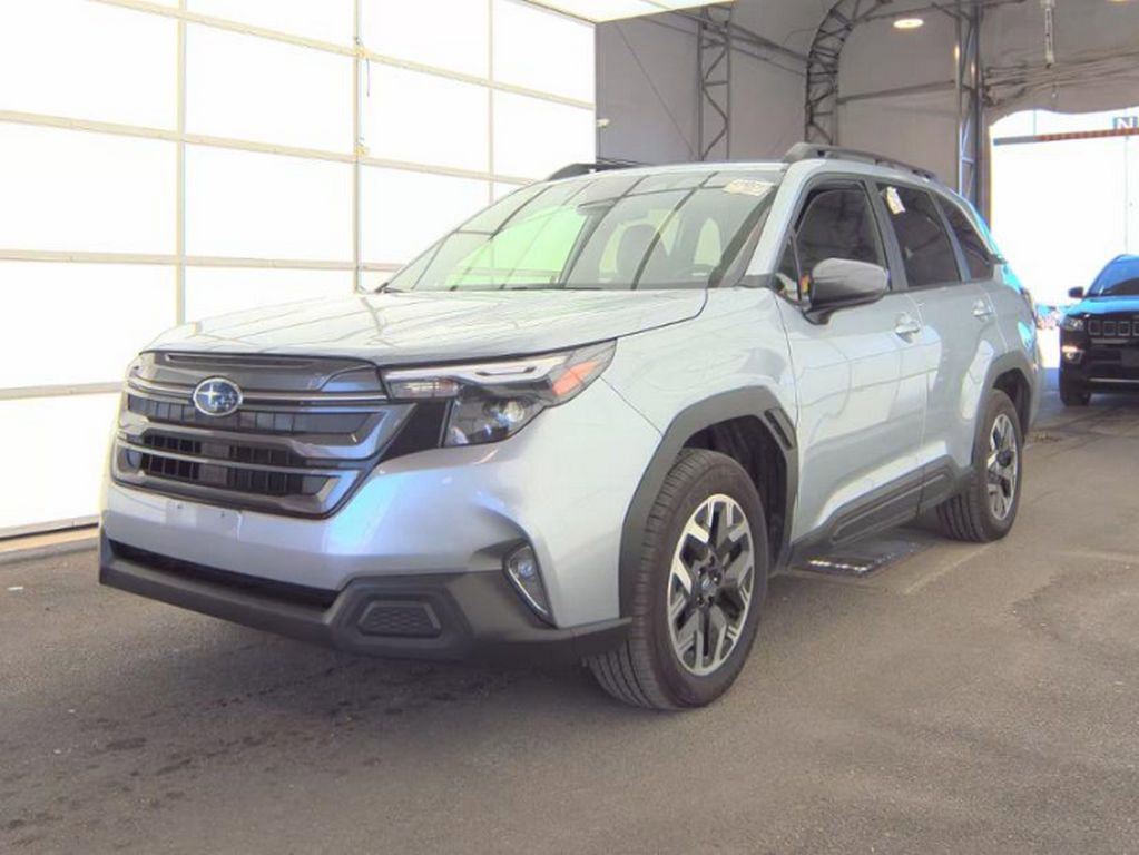 Used 2025 Subaru Forester Premium image 2