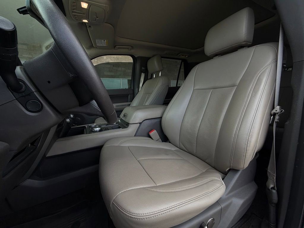 Used 2019 Ford Expedition XLT w/ Equipment Group 202A RWD image 6