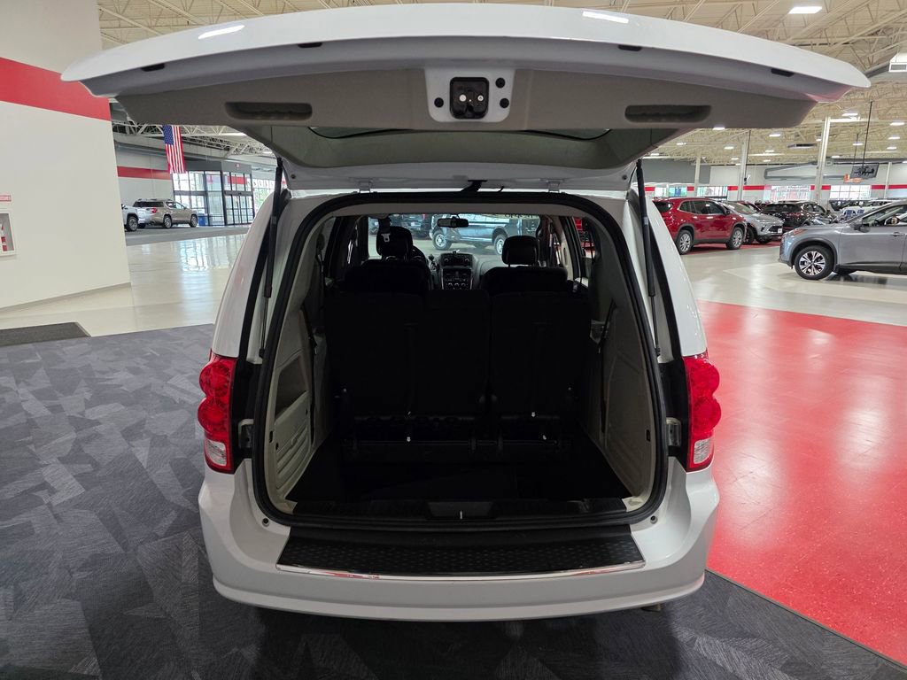 Used 2016 Dodge Grand Caravan SE FWD image 5