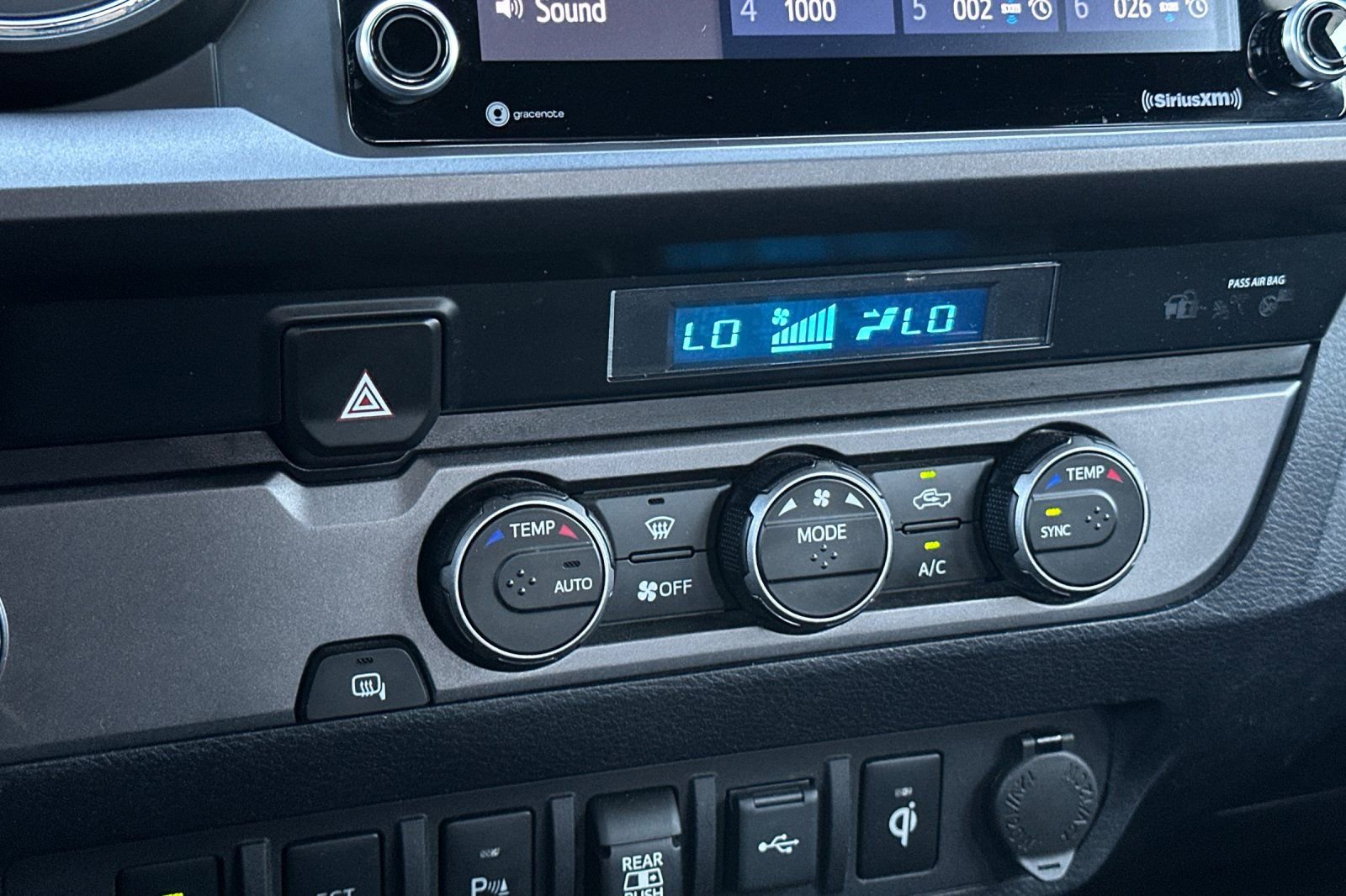 Used 2021 Toyota Tacoma TRD Sport w/ Technology Package image 18