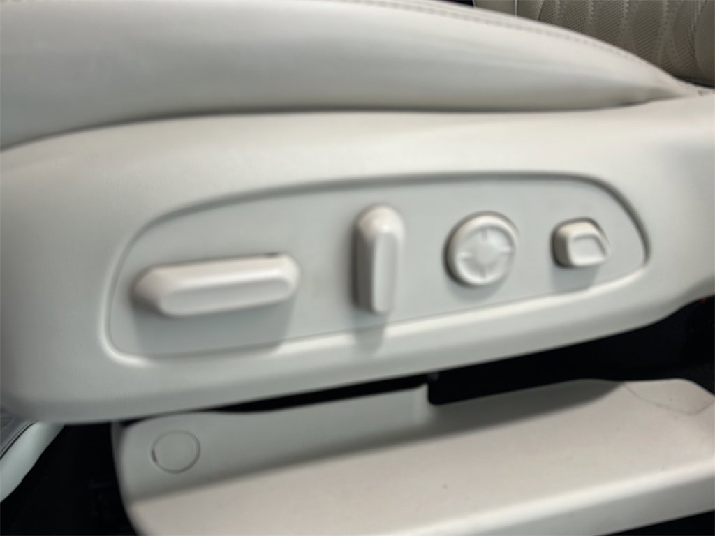 Used 2023 Buick Enclave Avenir w/ Avenir Technology Package image 20