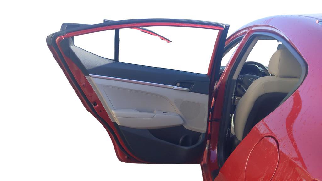 Used 2020 Hyundai Elantra SE image 29