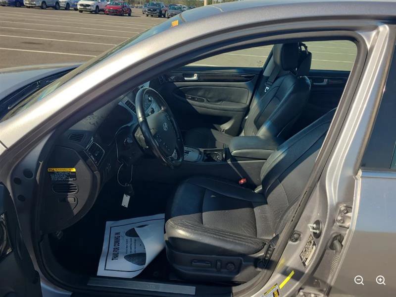 Used 2013 Hyundai Genesis 3.8 RWD image 8