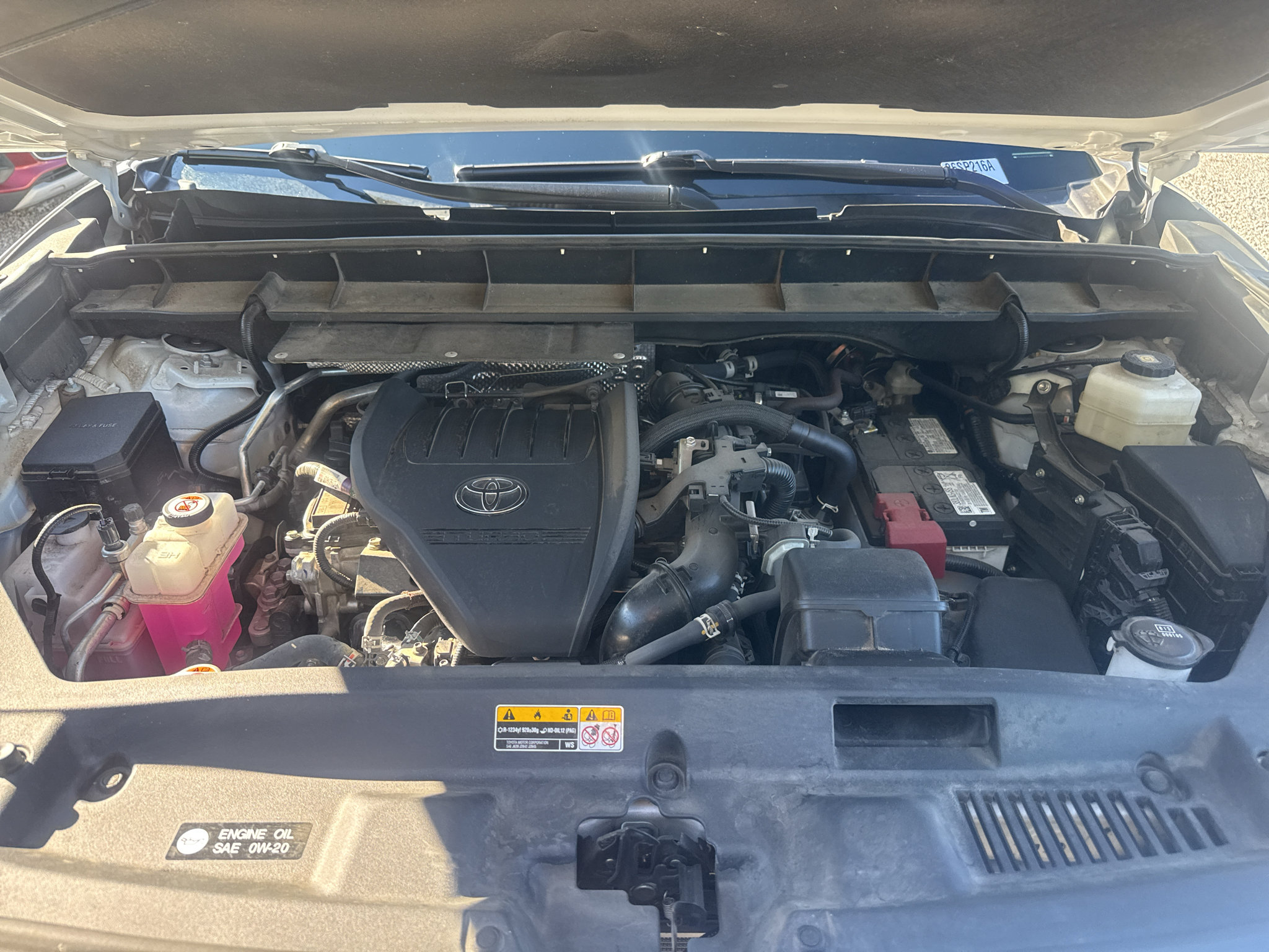 Used 2024 Toyota Highlander LE FWD image 3