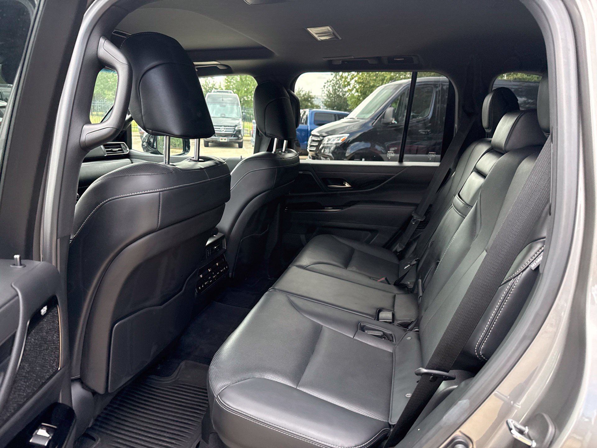 Used 2023 Lexus LX 600 4WD w/ Appearance Package image 10