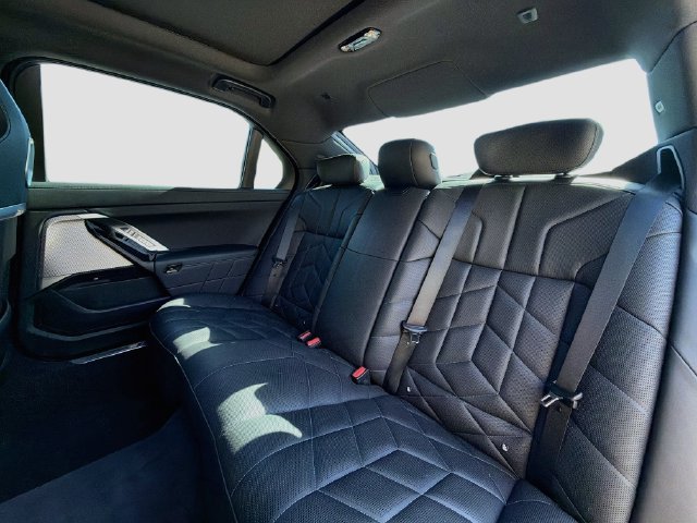 Used 2024 BMW 760i xDrive w/ Premium Package 2 AWD/4WD image 21