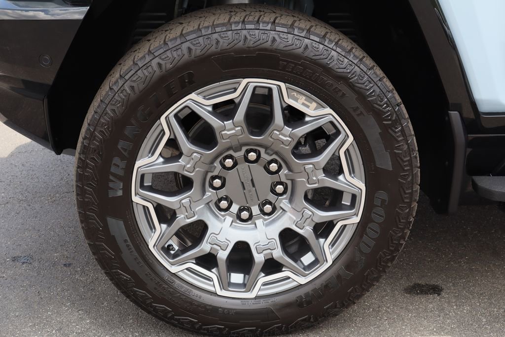 Used 2025 GMC Hummer EV 3X AWD/4WD image 38