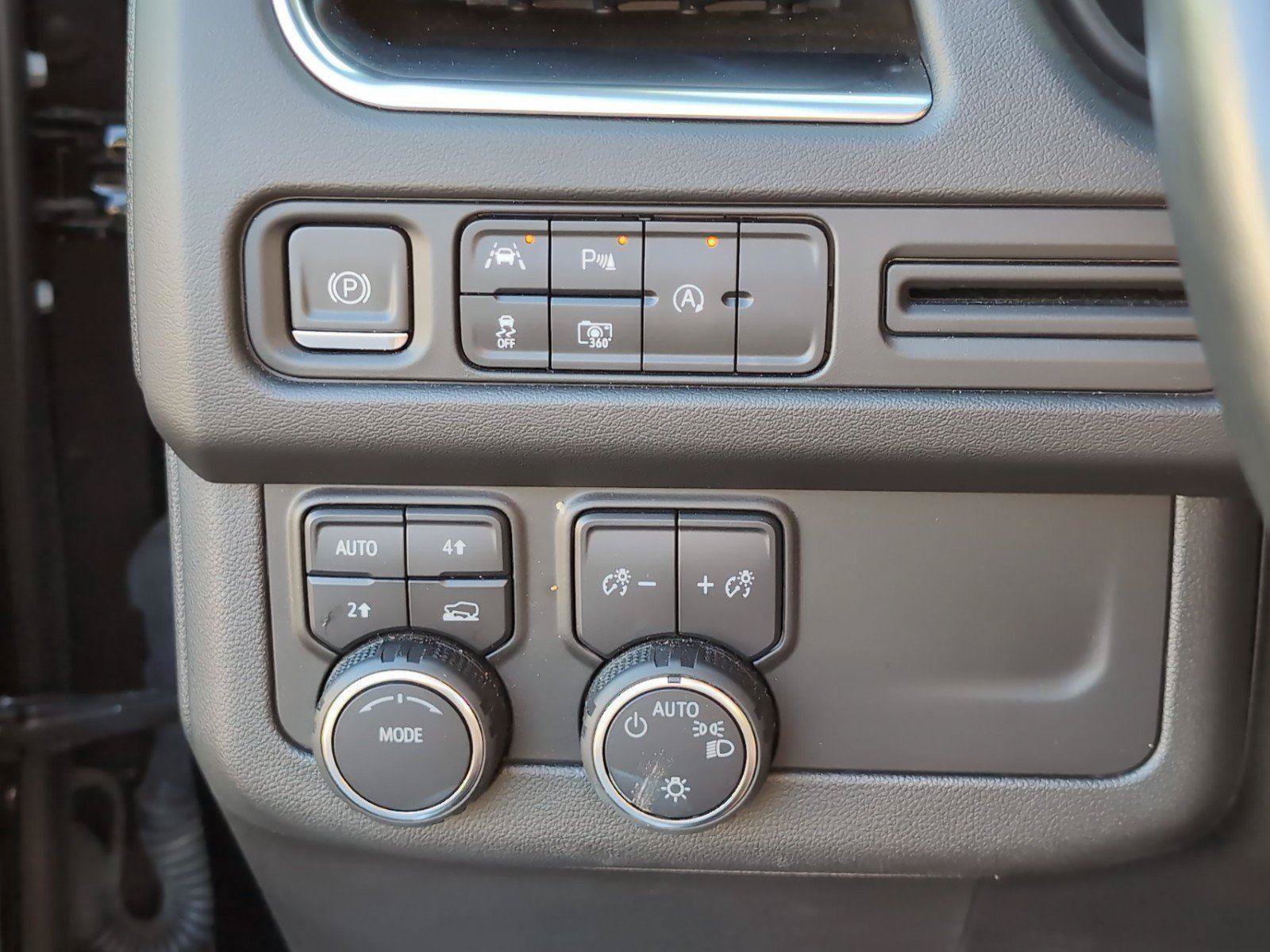 Used 2024 Chevrolet Tahoe RST w/ Luxury Package AWD/4WD image 31
