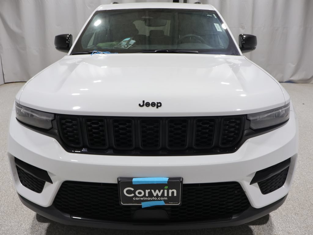 Certified 2023 Jeep Grand Cherokee Altitude AWD/4WD image 9