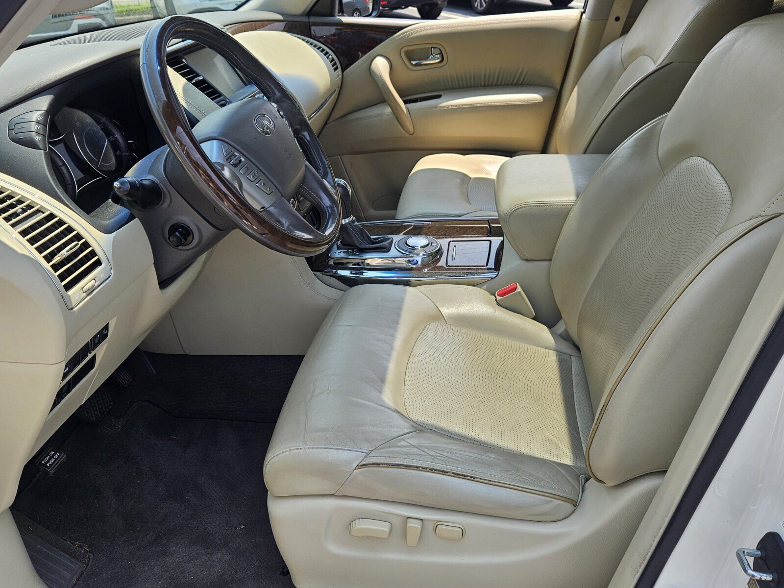 Used 2017 INFINITI QX80 2WD w/ Driver Assistance Package image 17