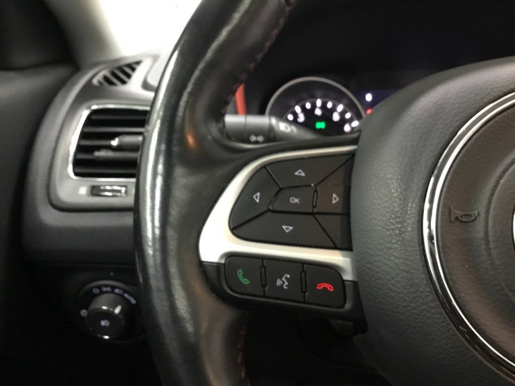 Used 2019 Jeep Compass Trailhawk w/ Leather Interior Group AWD/4WD image 37