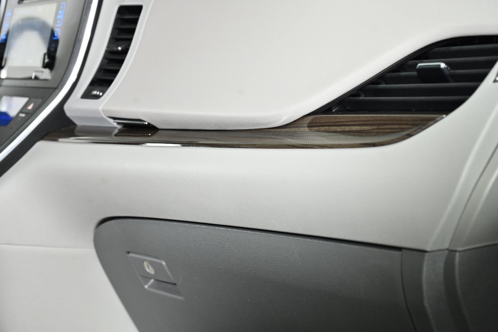 Used 2017 Toyota Sienna XLE image 18