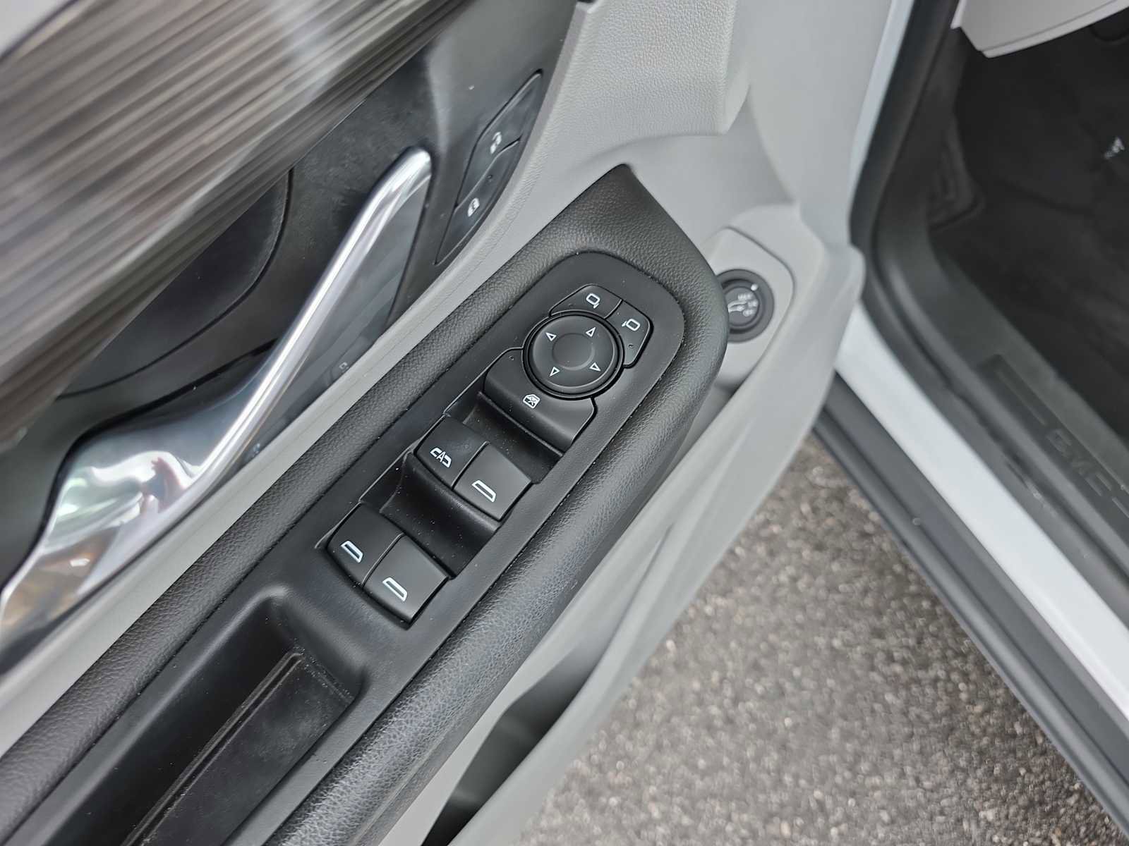 Used 2023 GMC Terrain SLE w/ Driver Convenience Package image 21