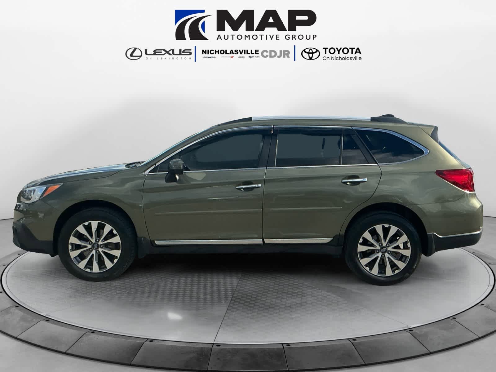 Used 2017 Subaru Outback 2.5i Touring w/ Popular Package #5A AWD/4WD image 2